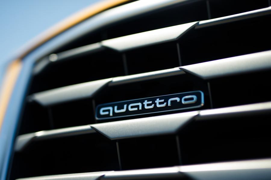 Логотип Audi Q2 TDI Quattro Sport 2017 года  (AU) (фото 3 из 23)
